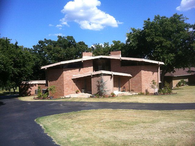 1st image of 216 Lake Dr