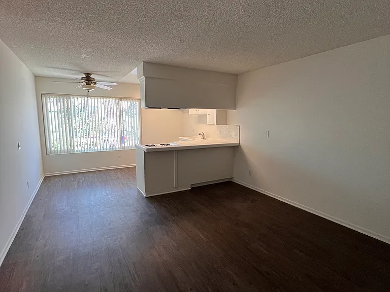 525 N Francisca Ave #6 — Photo 3
