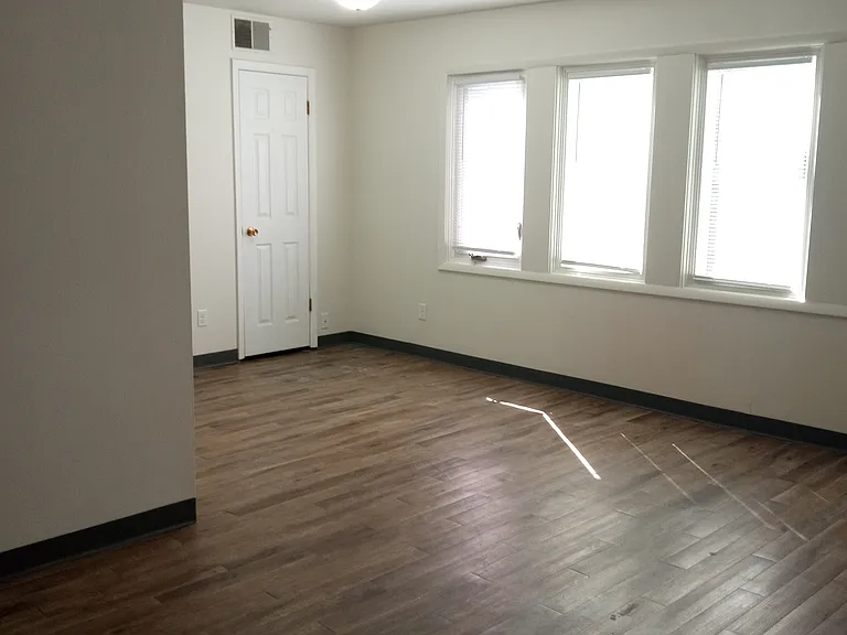 303 32nd St NE #2 — Photo 2