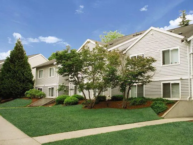 Steeple Chase Apartments — Photo 22
