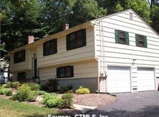 202 Maupas Rd N, Guilford, CT 06437