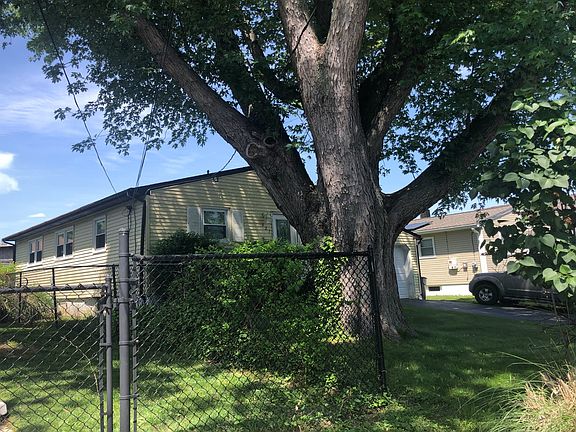 3rd image of 327 Sherwood Dr