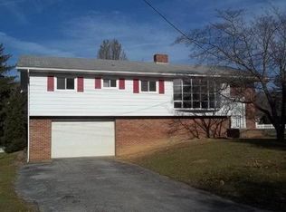 320 Summit Dr, Lewistown, PA 17044