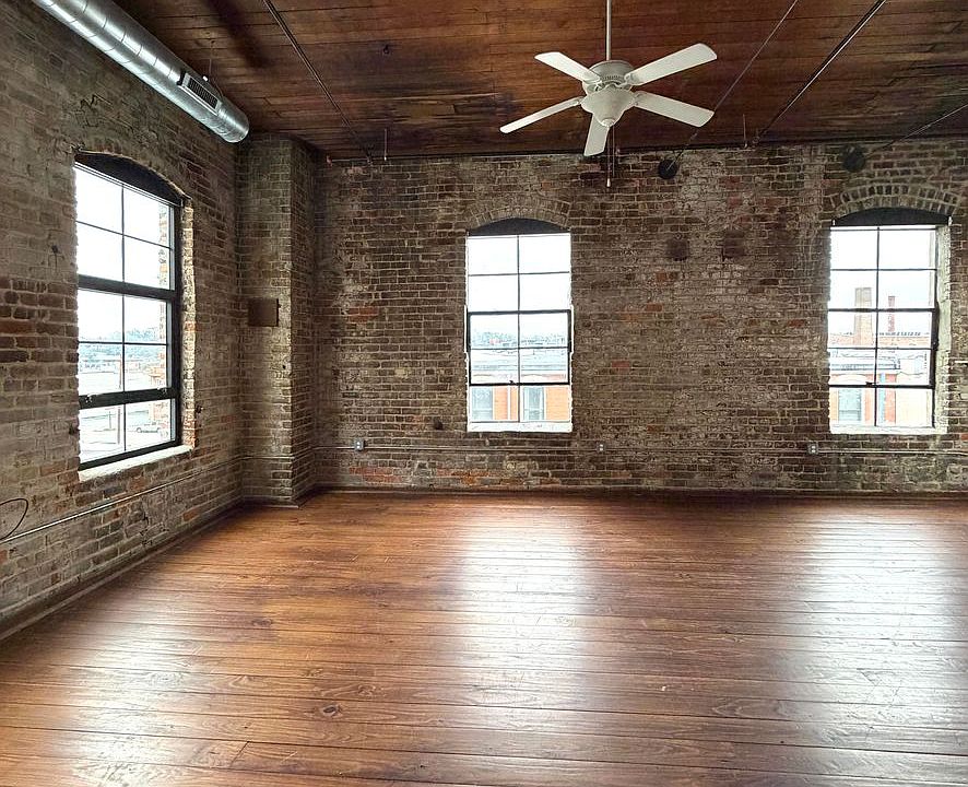 1st image of 315 Lynn St APT 200