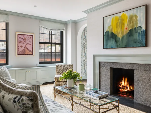 955 Lexington Avenue image 1 of 21