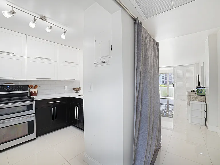 117 Royal Park Dr #1H — Photo 12