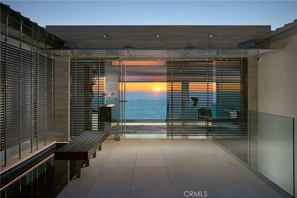 5 bed, 5.5 bath, 6135 sqft, $200,000 — Photo 3