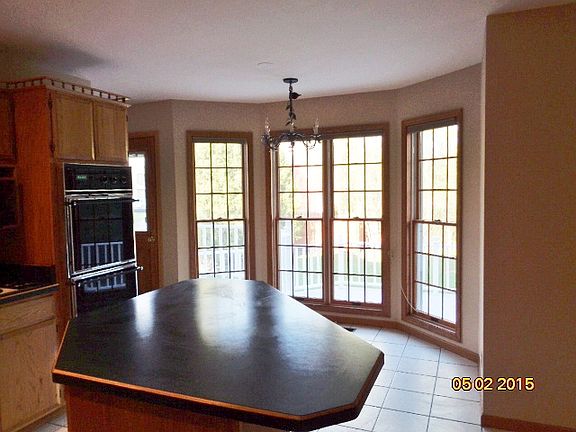 5th image of 827 Thomas St