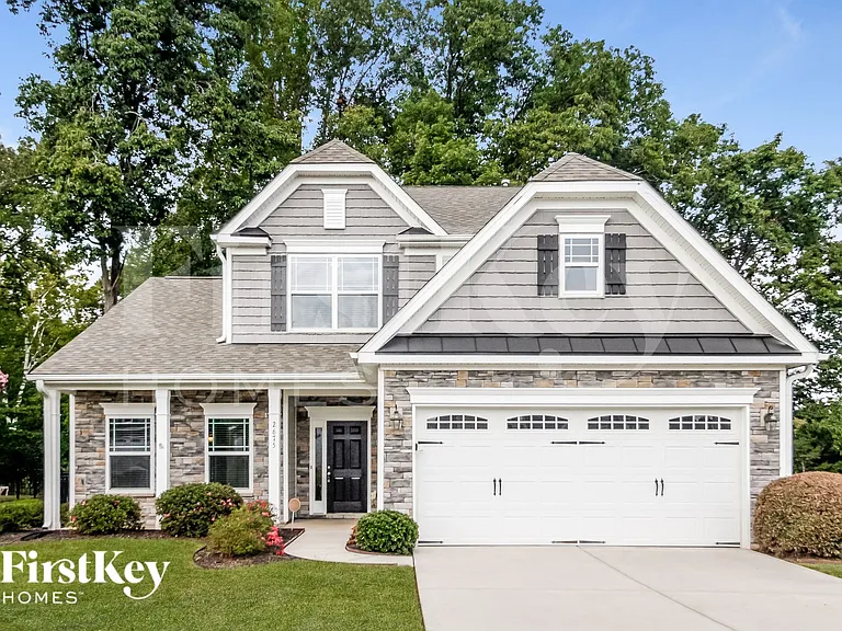 2675 Lamplight Cir — Photo 1