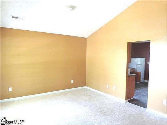3rd image of 104 Glenlea Ln