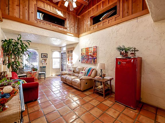 2nd image of 5 Tanglewood Ln