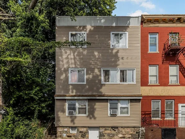 28 Montague (aka 159 Montague Place) Street, Yonkers, NY 10703