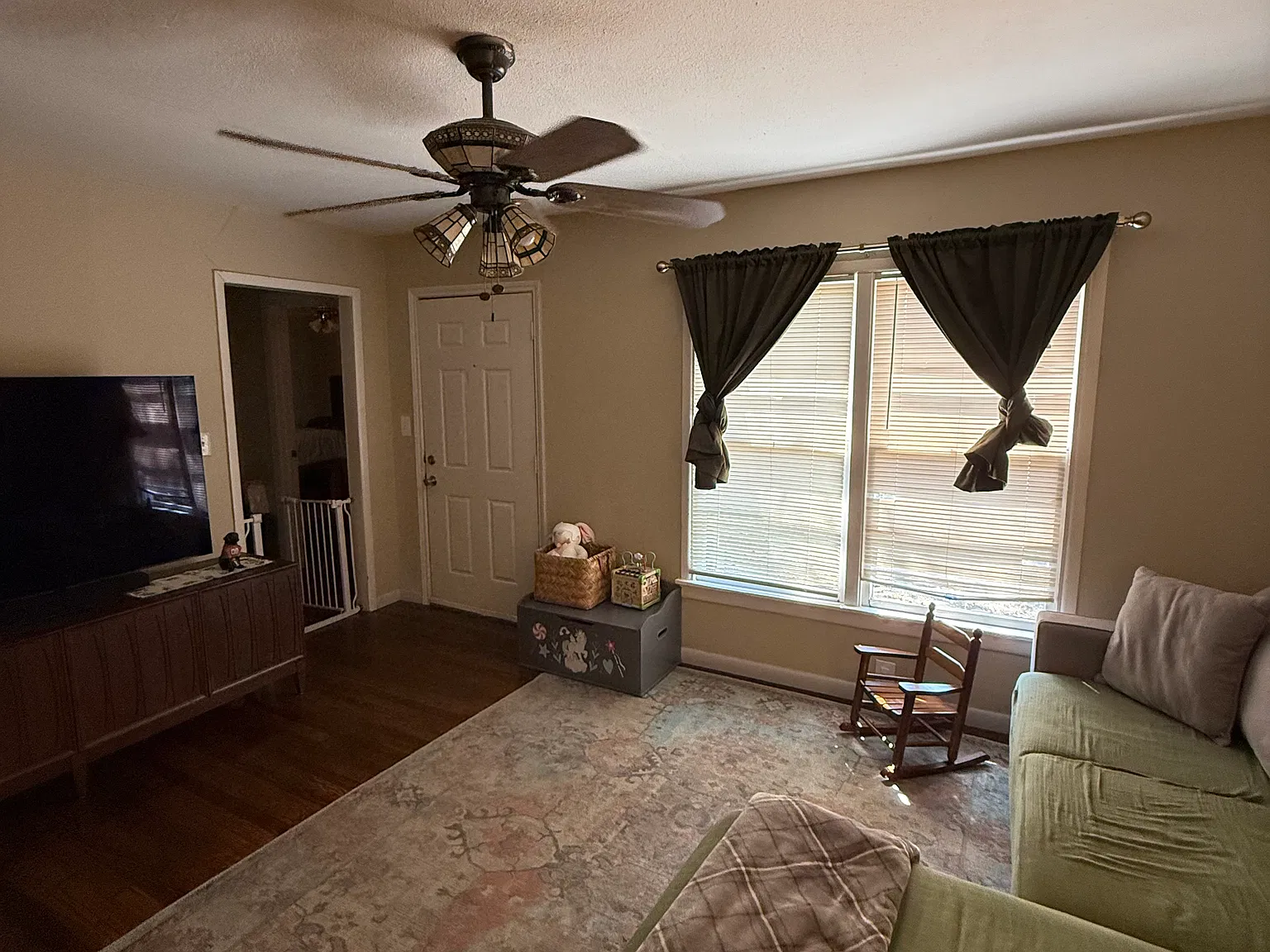 3 bed, 1040 sqft, $1,695 — Photo 2
