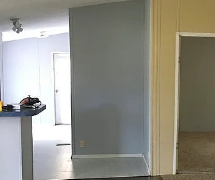 915 Bremen Ave — Photo 1