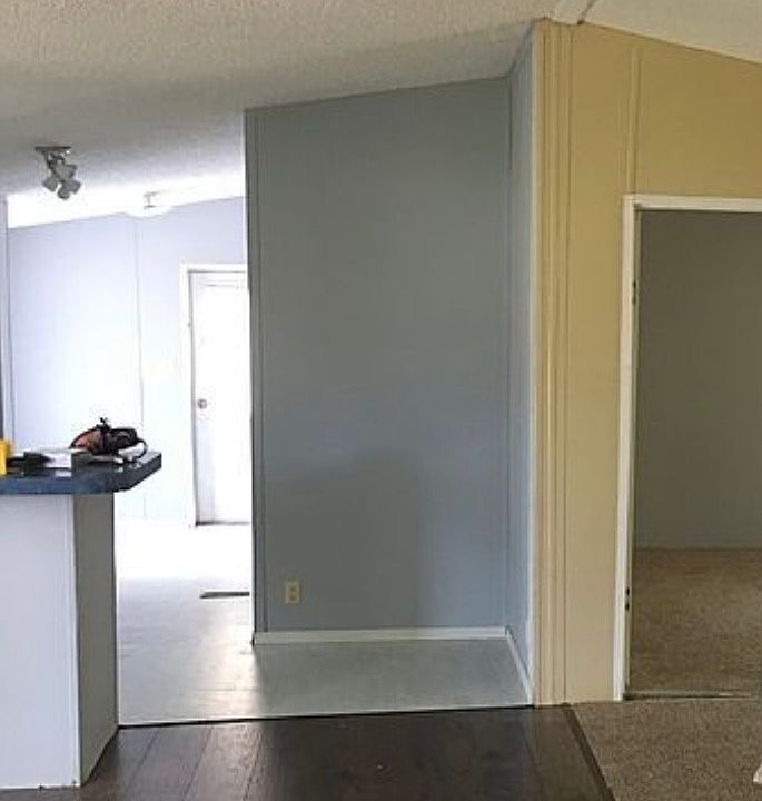 1st image of 915 Bremen Ave