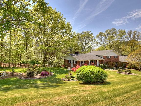 5th image of 205 Oak Dr