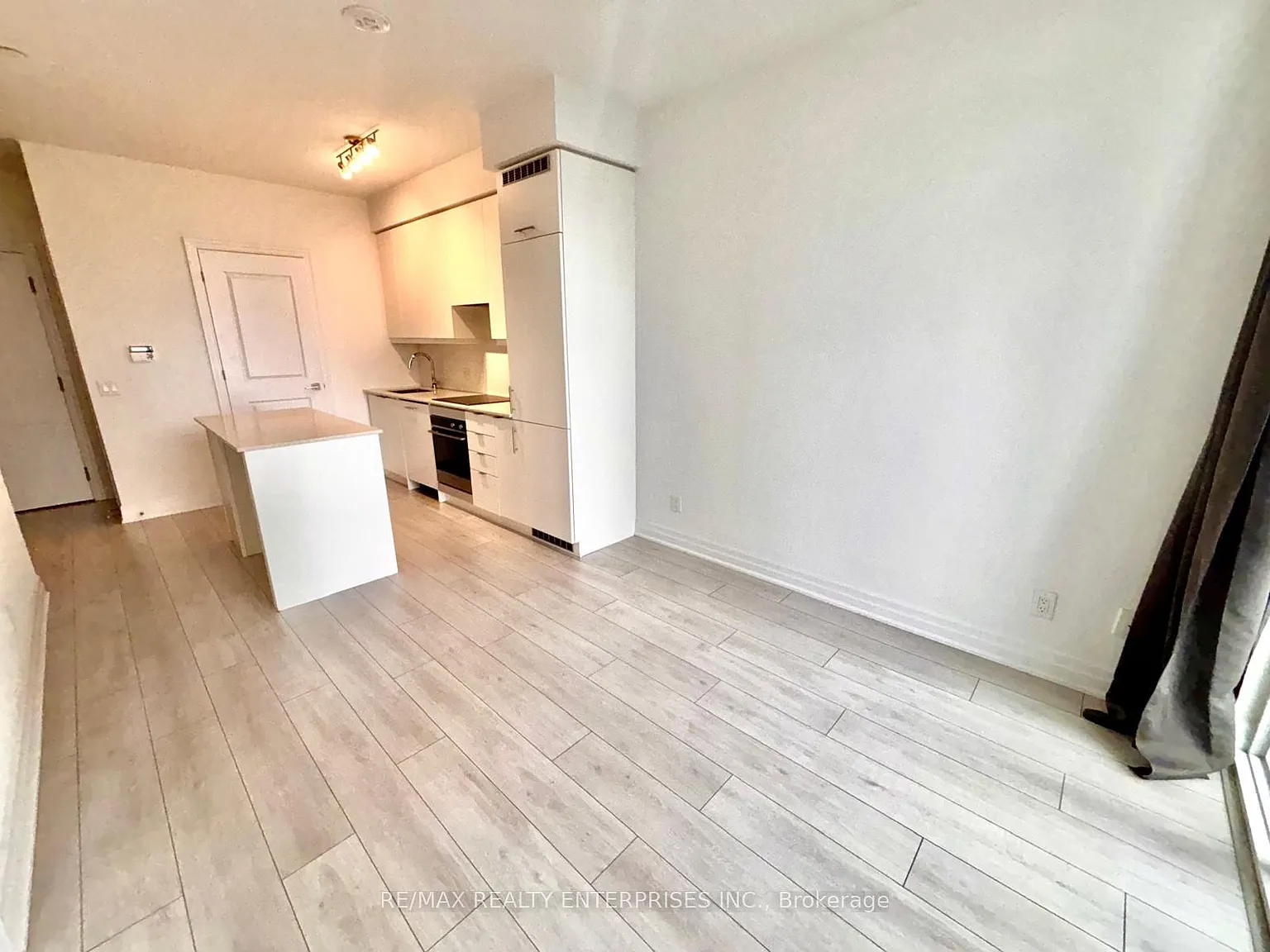 2 bed, $2,300 — Photo 4