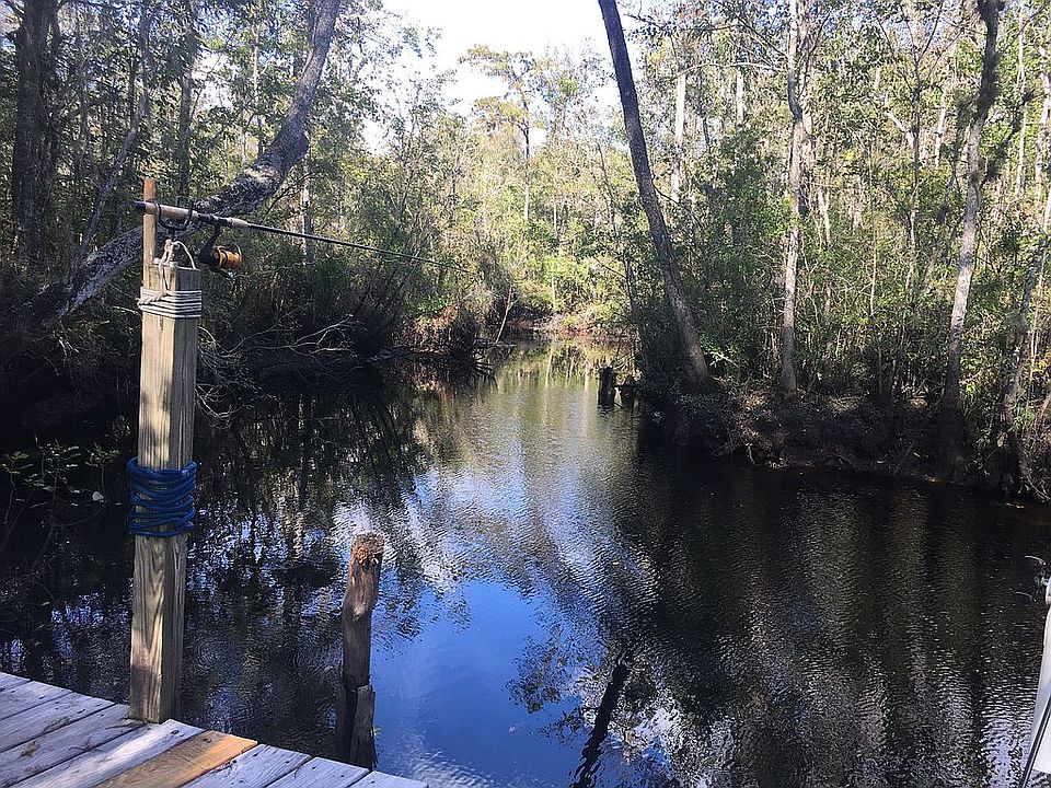 800+ ft of creek front