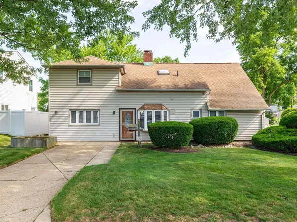 51 Downhill Lane, Wantagh, NY 11793