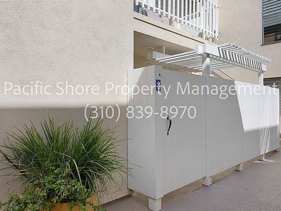 3rd image of 868 N West Knoll Dr #3