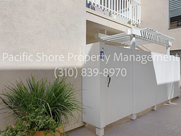 868 West Knoll Apartments — Photo 3