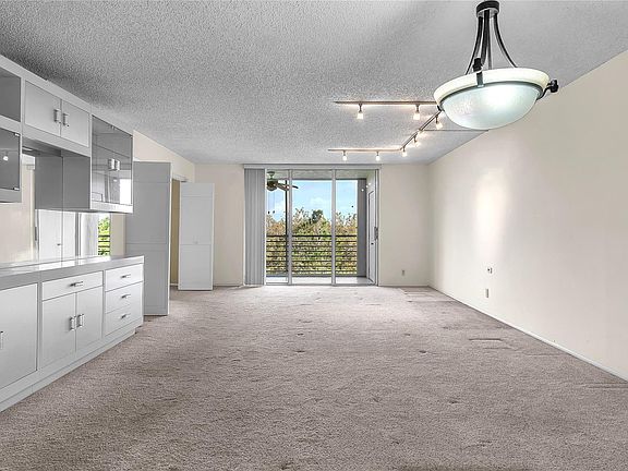 5th image of 3503 Oaks Way #414