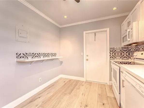 2500 NE 9th Street #302, Fort Lauderdale, FL 33304