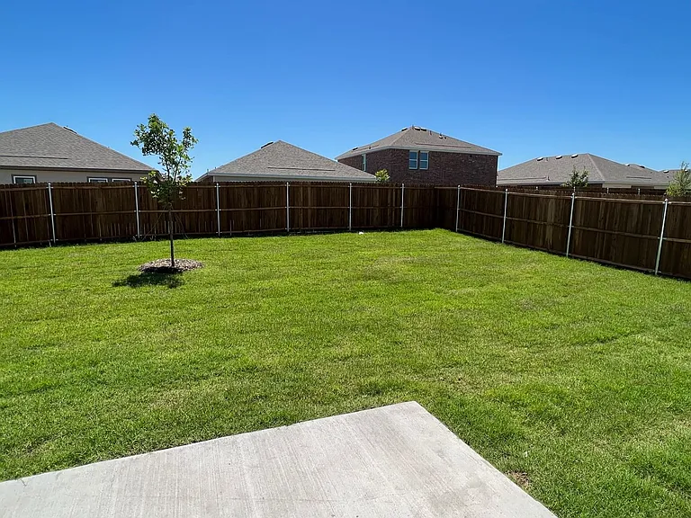 752 Richmond Dr — Photo 35