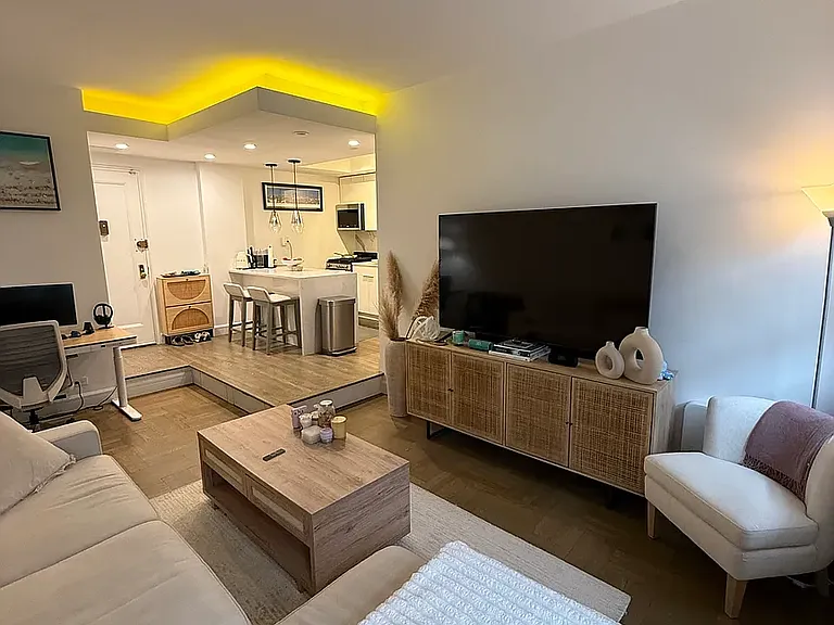 210 W 19th St #6G — Photo 3