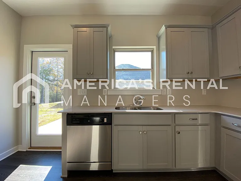 215 White Oak Cir — Photo 4