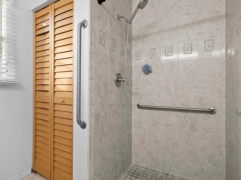 141 NE Naranja Ave — Photo 20
