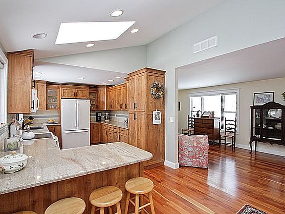 5th image of 1202 Garfield Ave