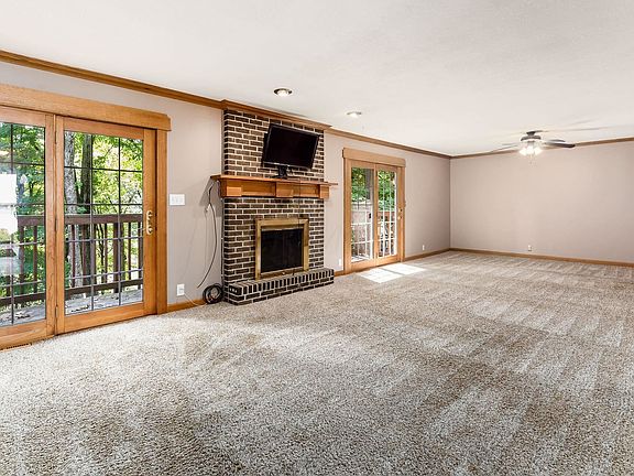 3rd image of 1625 Stonewall Dr