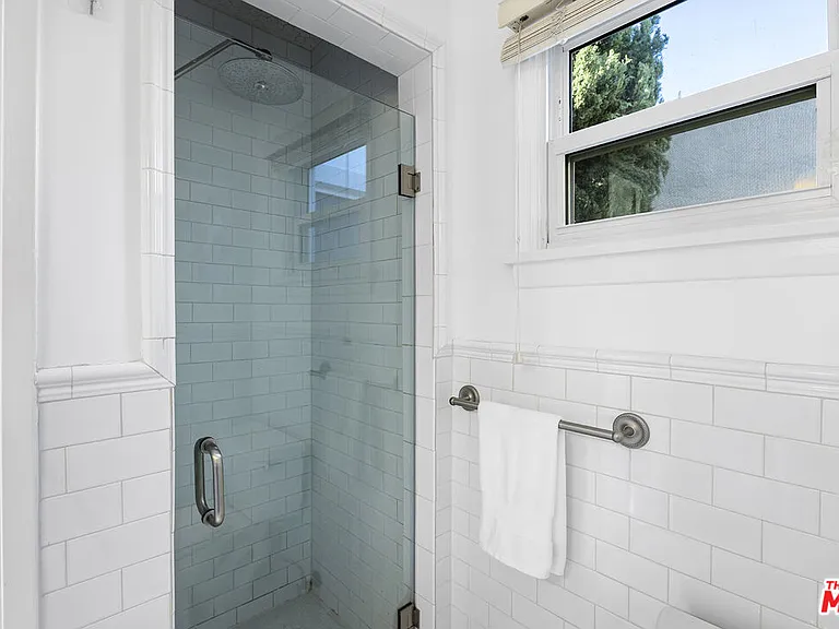 409 N Kilkea Dr — Photo 21