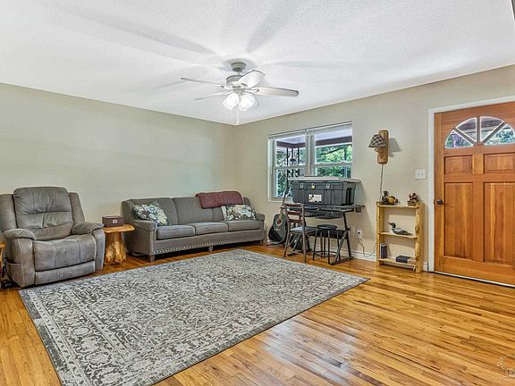 3rd image of 1007 N 60th Ave