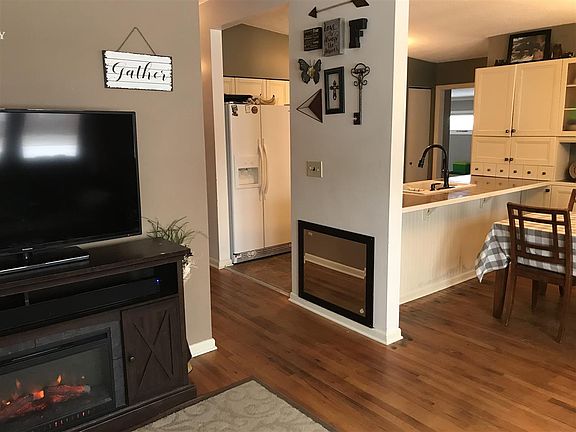 5th image of 2307 W D St