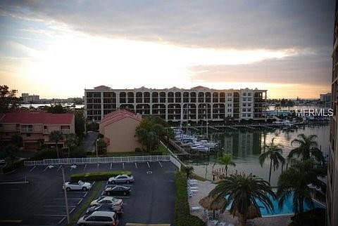4th image of 255 Dolphin Pt APT 605