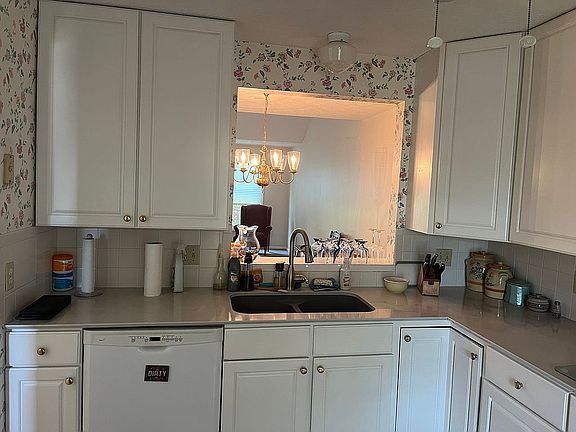 4th image of 115 Ledbury Cir NE