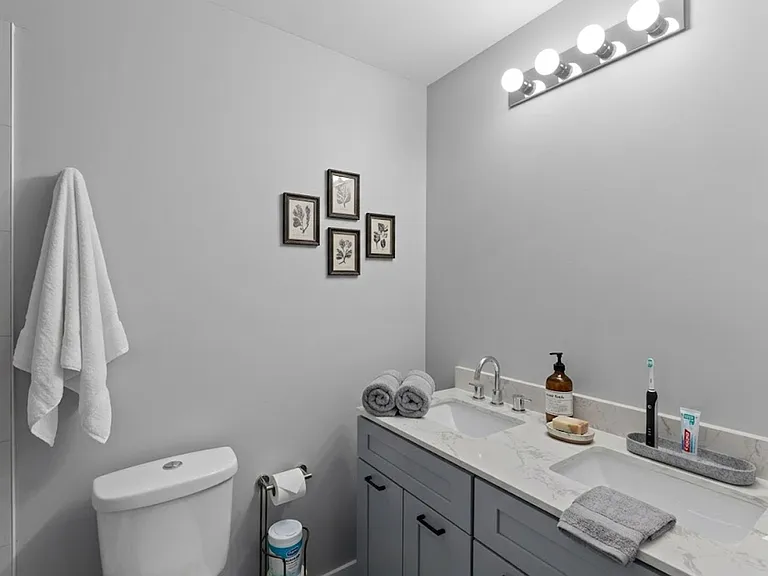 1000 Orchard Luxury Apartments — Photo 25