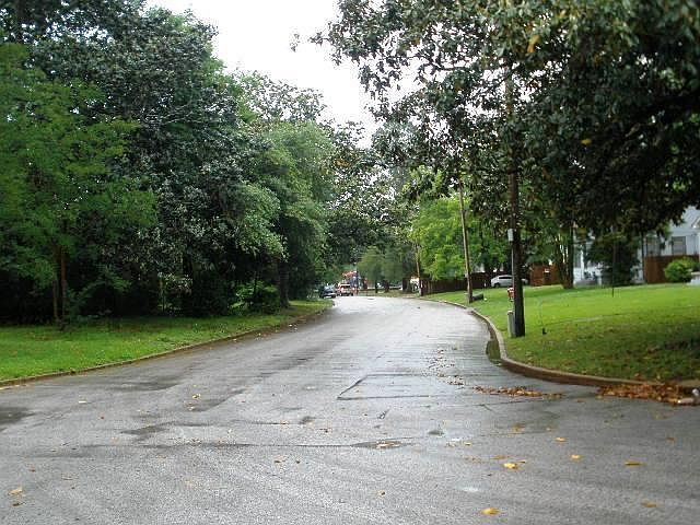 2nd image of 124 Colonial Dr