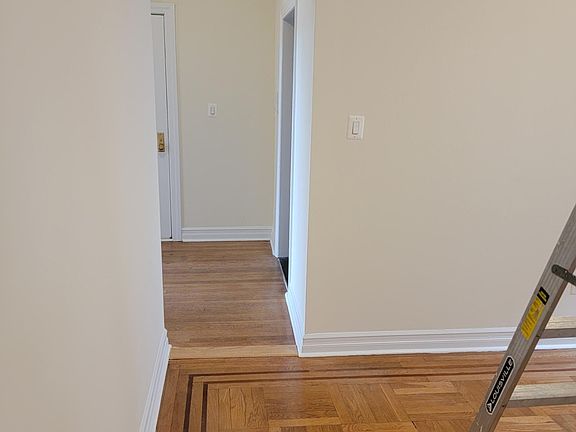 3rd image of 3401 Parsons Blvd