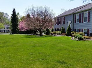 4 Harvest Ct, Clinton, NJ 08809