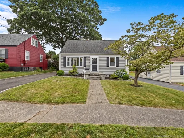 18 Southern Parkway, Milford, CT 06460