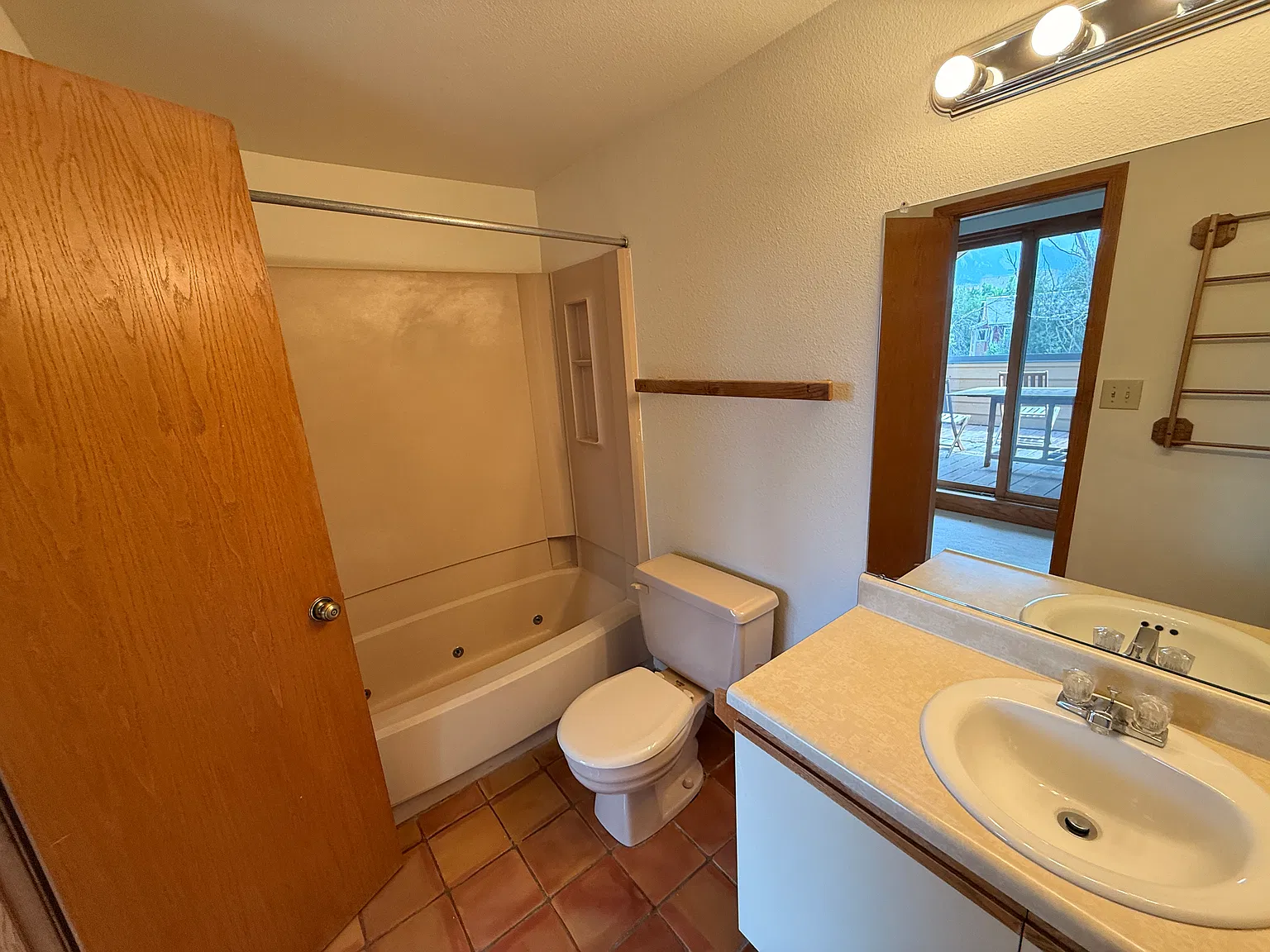 2 bed, 1247 sqft, $2,900 — Photo 4