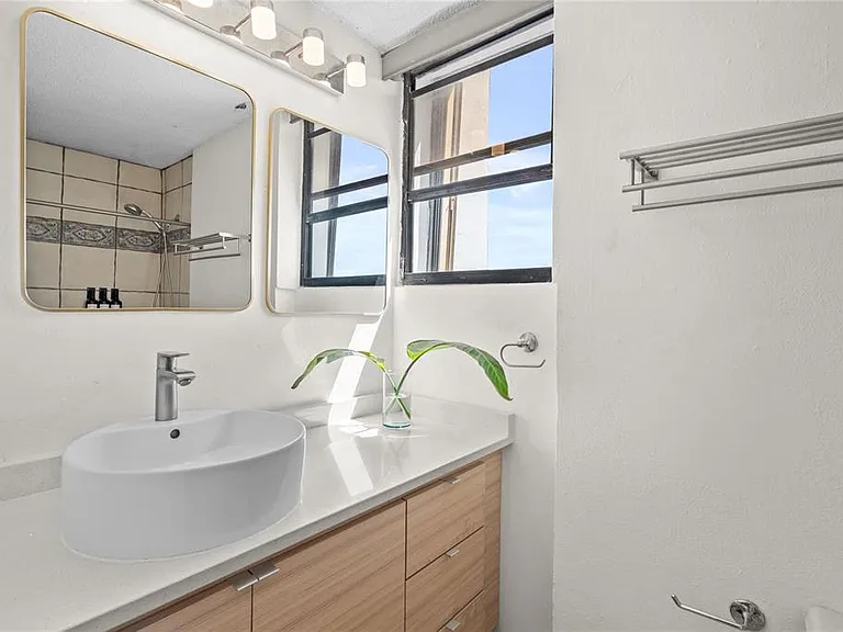 2306 Laurel #9D — Photo 10