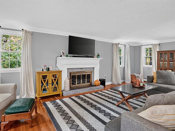 5th image of 18 Coolidge Cir