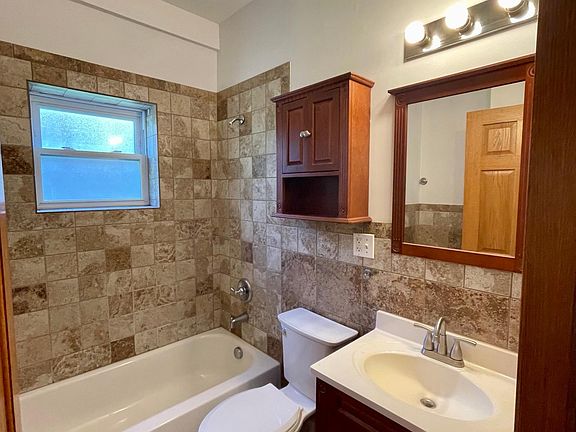 5th image of 8614 S Manistee Ave APT 1
