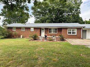 946 Monument Rd, Summertown, TN 38483