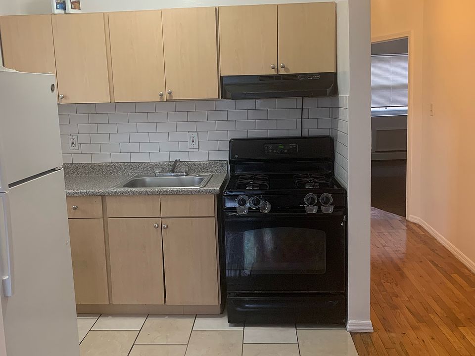 2nd image of 584 New Jersey Ave APT 1