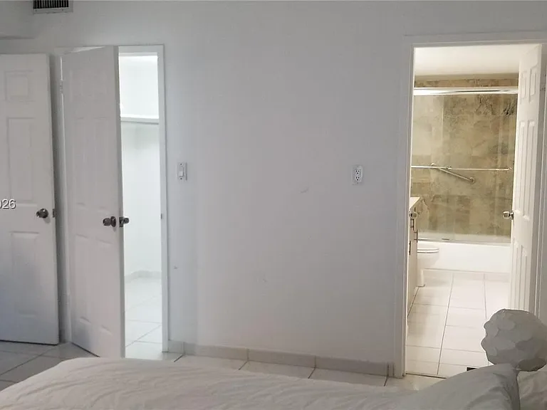 5401 Collins Ave #311 — Photo 15
